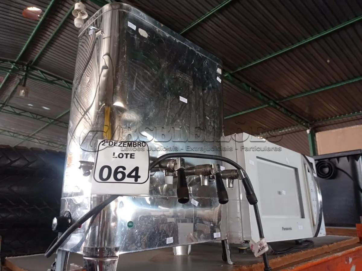 LOTE 064 - 01 CAFETEIRA EM INOX E 01 MICRO-ONDAS MARCA PANASONIC. (NO ESTADO) ATENÇÃO! FAZER A VISITAÇÃO ANTES DE ARREMATAR, NÃO SABEMOS SE FUNCIONA. LEILÃO NÃO TEM GARANTIA E NEM DEVOLUÇÃO, SUJEITO A POSSÍVEIS AVARIAS VISÍVEIS/OCULTAS E/OU AUSÊNCIA DE COMPONENTES.