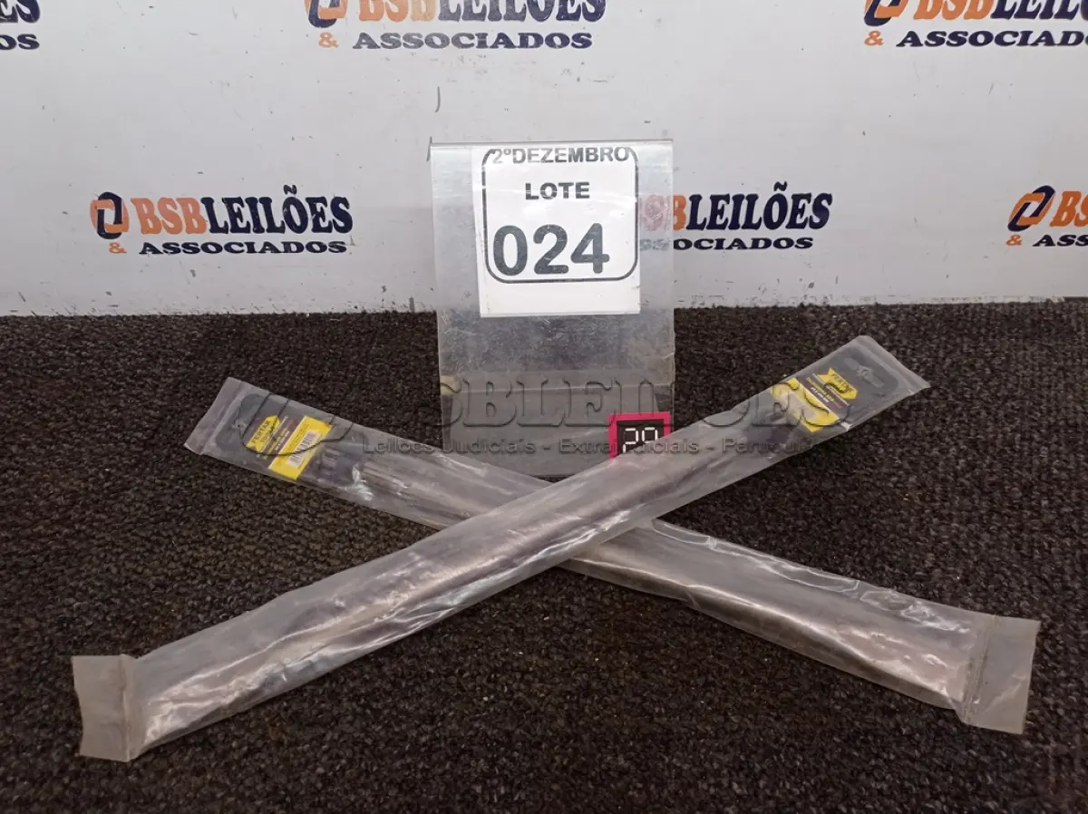 LOTE 024 - 02 TALHADEIRAS SDS-MAX 25X400MM MARCA FERTAK(NOVO). (NO ESTADO) ATENÇÃO! FAZER A VISITAÇÃO ANTES DE ARREMATAR, NÃO SABEMOS SE FUNCIONA. LEILÃO NÃO TEM GARANTIA E NEM DEVOLUÇÃO, SUJEITO A POSSÍVEIS AVARIAS VISÍVEIS/OCULTAS E/OU AUSÊNCIA DE COMPONENTES.