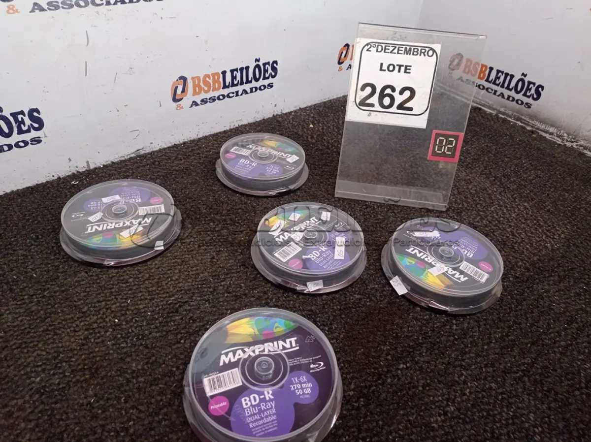 LOTE 262 - 01 LOTE C/APROXIMADAMENTE 100 MIDIAS BLURAY. (NO ESTADO) ATENÇÃO! FAZER A VISITAÇÃO ANTES DE ARREMATAR, NÃO SABEMOS SE FUNCIONA. LEILÃO NÃO TEM GARANTIA E NEM DEVOLUÇÃO, SUJEITO A POSSÍVEIS AVARIAS VISÍVEIS/OCULTAS E/OU AUSÊNCIA DE COMPONENTES.