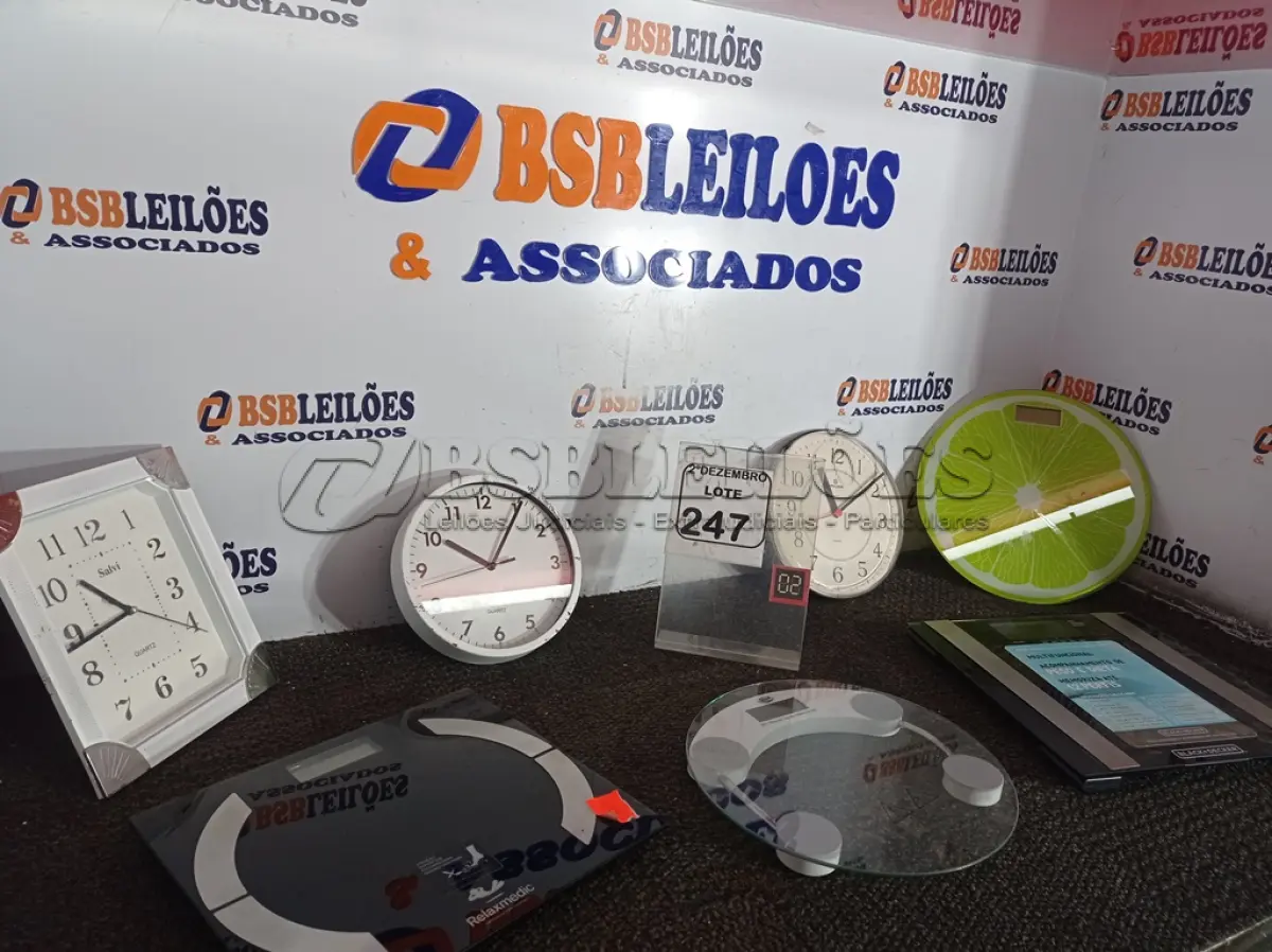 LOTE 247 - 04 BALANÇAS DIGITAIS E 02 RELÓGIOS P/PAREDE MARCAS E MODELOS DIVERSOS. (NO ESTADO) ATENÇÃO! FAZER A VISITAÇÃO ANTES DE ARREMATAR, NÃO SABEMOS SE FUNCIONA. LEILÃO NÃO TEM GARANTIA E NEM DEVOLUÇÃO, SUJEITO A POSSÍVEIS AVARIAS VISÍVEIS/OCULTAS E/OU AUSÊNCIA DE COMPONENTES.