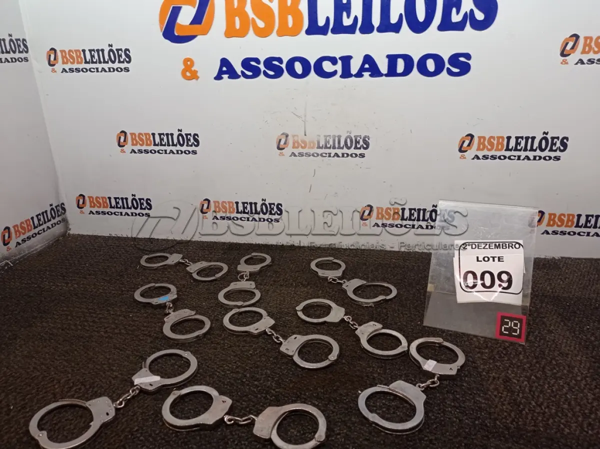 LOTE 009 - 10 ALGEMAS EM METAL. (NO ESTADO) ATENÇÃO! FAZER A VISITAÇÃO ANTES DE ARREMATAR, NÃO SABEMOS SE FUNCIONA. LEILÃO NÃO TEM GARANTIA E NEM DEVOLUÇÃO, SUJEITO A POSSÍVEIS AVARIAS VISÍVEIS/OCULTAS E/OU AUSÊNCIA DE COMPONENTES.