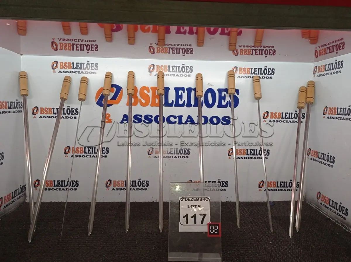 LOTE 117 - 11 ESPETOS P/CHURRASCO DIVERSOS (NOVO). (NO ESTADO) ATENÇÃO! FAZER A VISITAÇÃO ANTES DE ARREMATAR, NÃO SABEMOS SE FUNCIONA. LEILÃO NÃO TEM GARANTIA E NEM DEVOLUÇÃO, SUJEITO A POSSÍVEIS AVARIAS VISÍVEIS/OCULTAS E/OU AUSÊNCIA DE COMPONENTES.