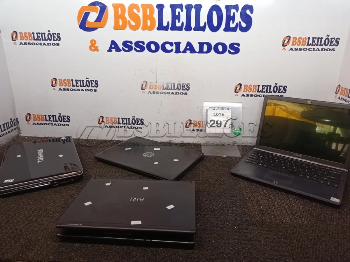 LOTE 297 - 04 NOTEBOOKS MARCAS E MODELOS DIVERSOS P/RETIRADA DE PEÇAS. (NO ESTADO) ATENÇÃO! FAZER A VISITAÇÃO ANTES DE ARREMATAR, NÃO SABEMOS SE FUNCIONA. LEILÃO NÃO TEM GARANTIA E NEM DEVOLUÇÃO, SUJEITO A POSSÍVEIS AVARIAS VISÍVEIS/OCULTAS E/OU AUSÊNCIA DE COMPONENTES.