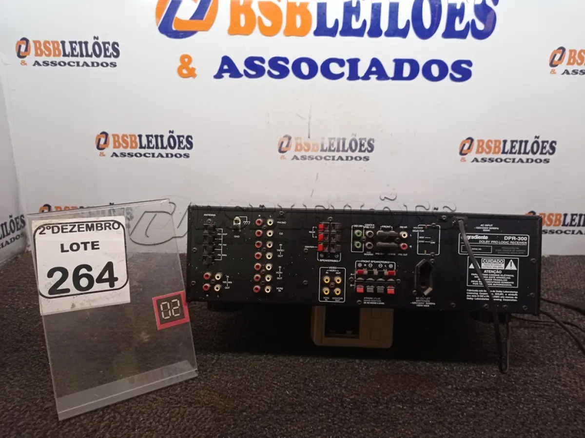 LOTE 264 - 01 RECEIVER MARCA GRADIENTE MODELO DPR300. (NO ESTADO) ATENÇÃO! FAZER A VISITAÇÃO ANTES DE ARREMATAR, NÃO SABEMOS SE FUNCIONA. LEILÃO NÃO TEM GARANTIA E NEM DEVOLUÇÃO, SUJEITO A POSSÍVEIS AVARIAS VISÍVEIS/OCULTAS E/OU AUSÊNCIA DE COMPONENTES.