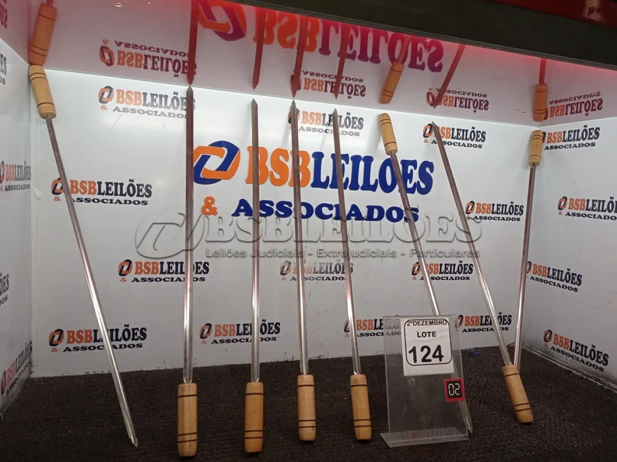 LOTE 124 - 08 ESPETOS P/CHURRASCO DIVERSOS(NOVO). (NO ESTADO) ATENÇÃO! FAZER A VISITAÇÃO ANTES DE ARREMATAR, NÃO SABEMOS SE FUNCIONA. LEILÃO NÃO TEM GARANTIA E NEM DEVOLUÇÃO, SUJEITO A POSSÍVEIS AVARIAS VISÍVEIS/OCULTAS E/OU AUSÊNCIA DE COMPONENTES.