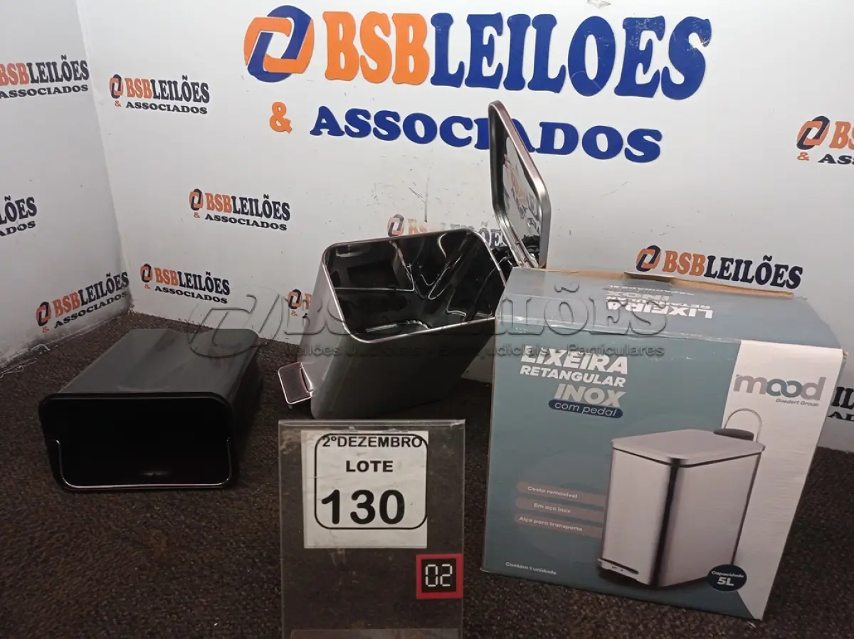 LOTE 130 - 01 LIXEIRA EM INOX COM PEDAL 5L MARCA MOOD. (NO ESTADO) ATENÇÃO! FAZER A VISITAÇÃO ANTES DE ARREMATAR, NÃO SABEMOS SE FUNCIONA. LEILÃO NÃO TEM GARANTIA E NEM DEVOLUÇÃO, SUJEITO A POSSÍVEIS AVARIAS VISÍVEIS/OCULTAS E/OU AUSÊNCIA DE COMPONENTES.