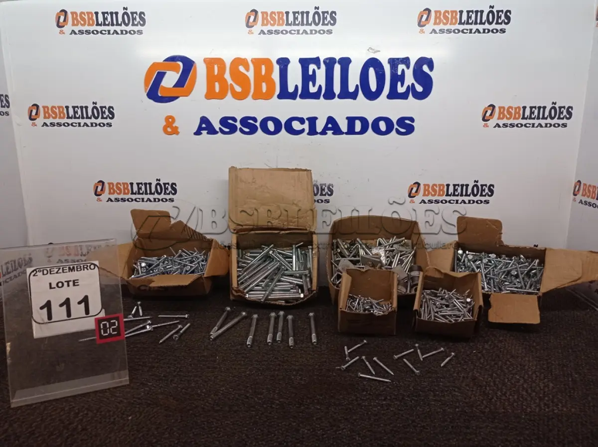 LOTE 111 - 01 LOTE C/GRANDE QUANTIDADE DE PARAFUSOS DIVERSOS (NOVO). (NO ESTADO) ATENÇÃO! FAZER A VISITAÇÃO ANTES DE ARREMATAR, NÃO SABEMOS SE FUNCIONA. LEILÃO NÃO TEM GARANTIA E NEM DEVOLUÇÃO, SUJEITO A POSSÍVEIS AVARIAS VISÍVEIS/OCULTAS E/OU AUSÊNCIA DE COMPONENTES.