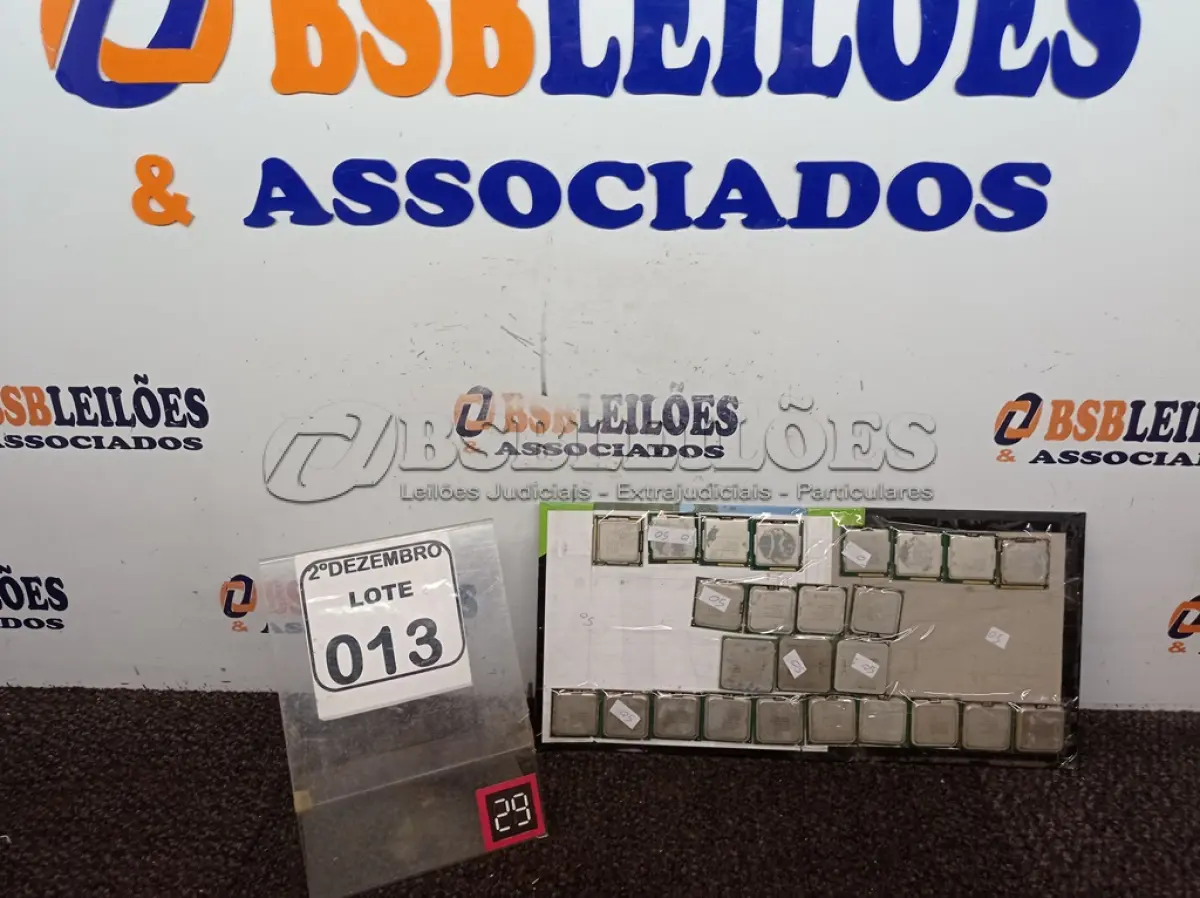 LOTE 013 - 25 PROCESSADORES P/PC. (NO ESTADO) ATENÇÃO! FAZER A VISITAÇÃO ANTES DE ARREMATAR, NÃO SABEMOS SE FUNCIONA. LEILÃO NÃO TEM GARANTIA E NEM DEVOLUÇÃO, SUJEITO A POSSÍVEIS AVARIAS VISÍVEIS/OCULTAS E/OU AUSÊNCIA DE COMPONENTES.