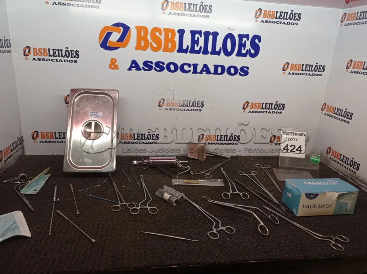 LOTE 424 - 01 LOTE COM MATERIAIS ODONTOLÓGICOS DIVERSOS. (NO ESTADO) ATENÇÃO! FAZER A VISITAÇÃO ANTES DE ARREMATAR, NÃO SABEMOS SE FUNCIONA. LEILÃO NÃO TEM GARANTIA E NEM DEVOLUÇÃO, SUJEITO A POSSÍVEIS AVARIAS VISÍVEIS/OCULTAS E/OU AUSÊNCIA DE COMPONENTES.