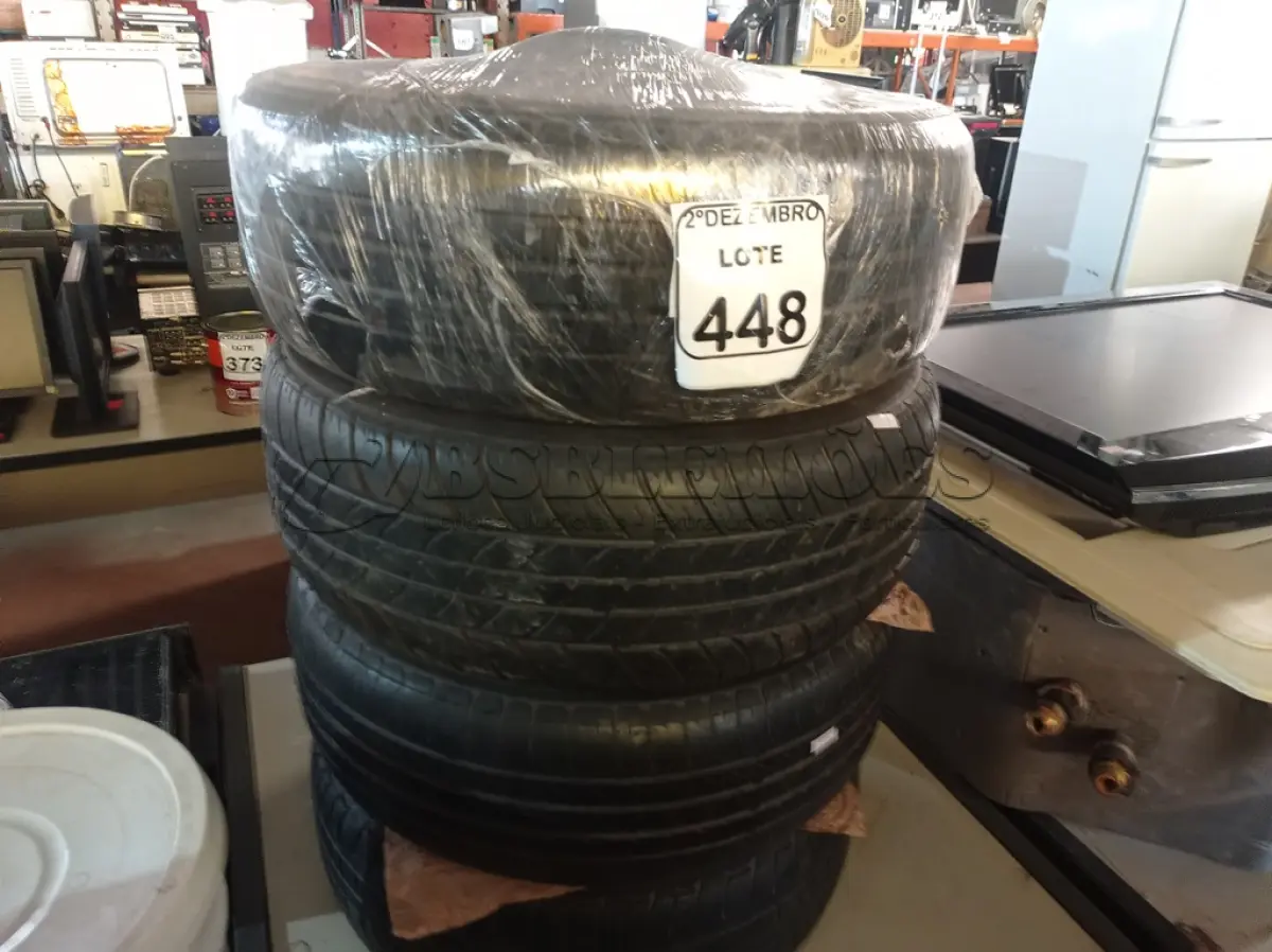 LOTE 448 - 04 RODAS DE FUSCA ORIGINAL. (NO ESTADO) ATENÇÃO! FAZER A VISITAÇÃO ANTES DE ARREMATAR, NÃO SABEMOS SE FUNCIONA. LEILÃO NÃO TEM GARANTIA E NEM DEVOLUÇÃO, SUJEITO A POSSÍVEIS AVARIAS VISÍVEIS/OCULTAS E/OU AUSÊNCIA DE COMPONENTES.