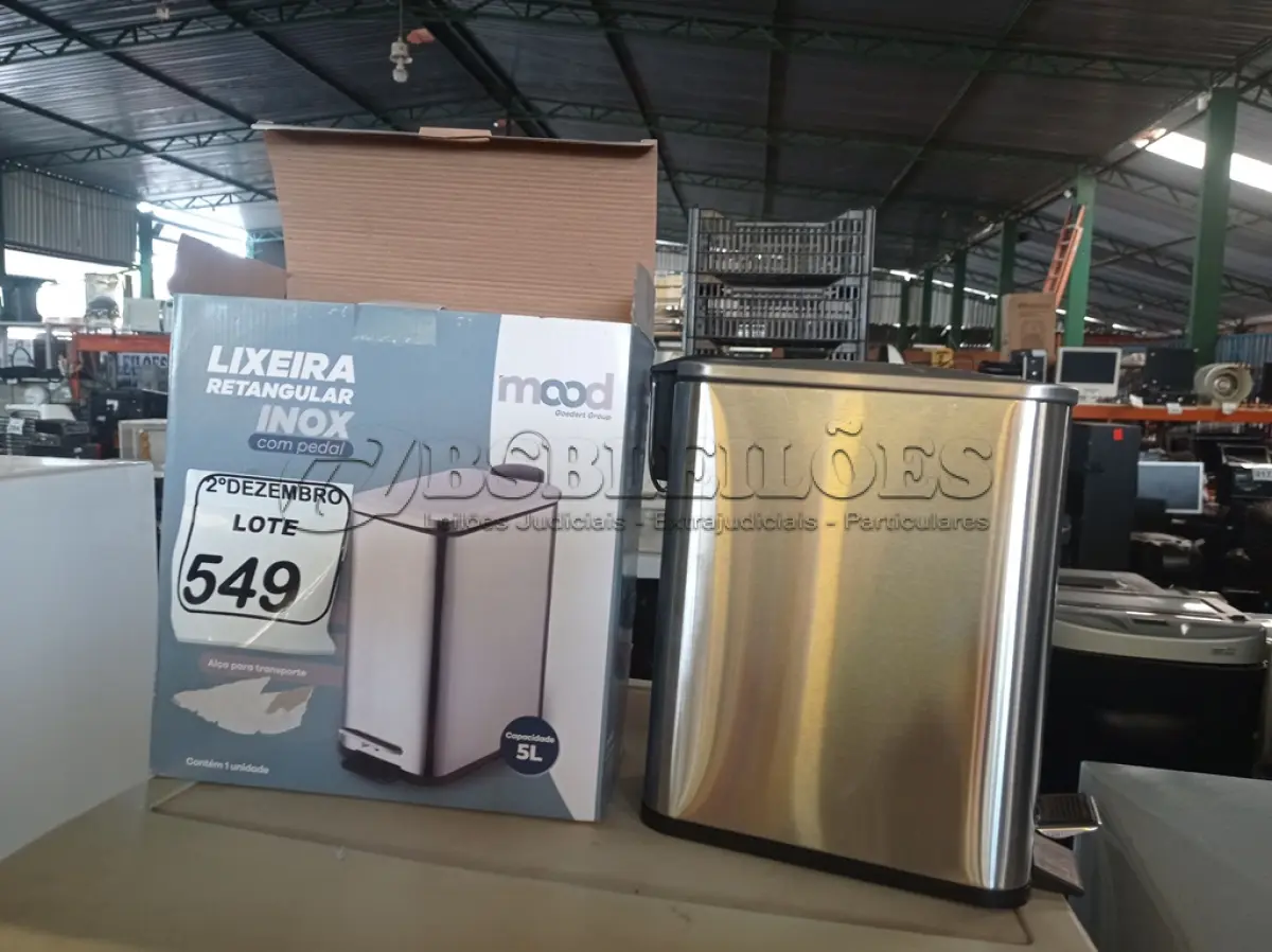 LOTE 549 - 01 LIXEIRA EM INOX COM PEDAL 5L MARCA MOOD. (NO ESTADO) ATENÇÃO! FAZER A VISITAÇÃO ANTES DE ARREMATAR, NÃO SABEMOS SE FUNCIONA. LEILÃO NÃO TEM GARANTIA E NEM DEVOLUÇÃO, SUJEITO A POSSÍVEIS AVARIAS VISÍVEIS/OCULTAS E/OU AUSÊNCIA DE COMPONENTES.