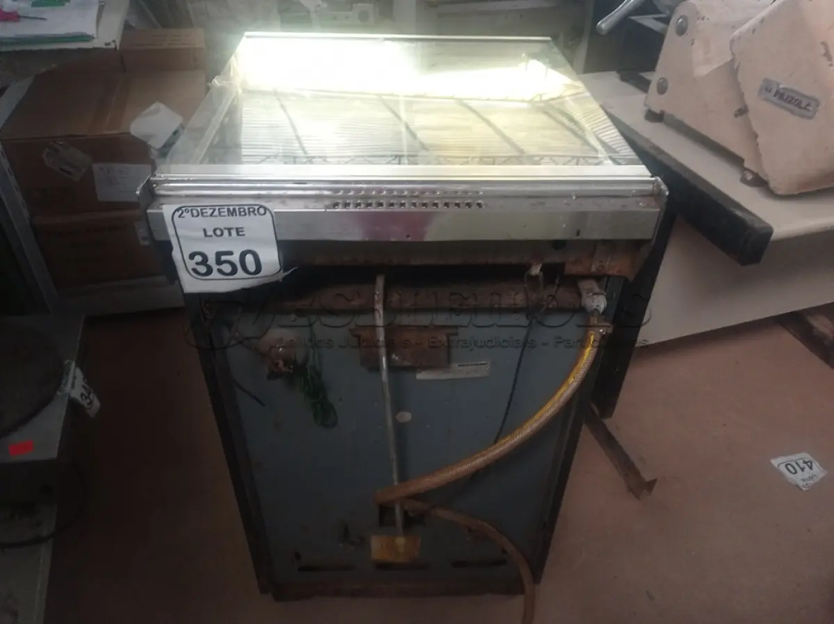 LOTE 350 - 01 FOGÃO 04 BOCAS MARCA BRASTEMP. (NO ESTADO) ATENÇÃO! FAZER A VISITAÇÃO ANTES DE ARREMATAR, NÃO SABEMOS SE FUNCIONA. LEILÃO NÃO TEM GARANTIA E NEM DEVOLUÇÃO, SUJEITO A POSSÍVEIS AVARIAS VISÍVEIS/OCULTAS E/OU AUSÊNCIA DE COMPONENTES.
