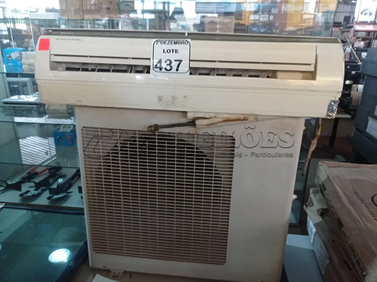 LOTE 437 - 01 CONDENSADORA E 01 EVAPORADORA MARCA GREE. (NO ESTADO) ATENÇÃO! FAZER A VISITAÇÃO ANTES DE ARREMATAR, NÃO SABEMOS SE FUNCIONA. LEILÃO NÃO TEM GARANTIA E NEM DEVOLUÇÃO, SUJEITO A POSSÍVEIS AVARIAS VISÍVEIS/OCULTAS E/OU AUSÊNCIA DE COMPONENTES.