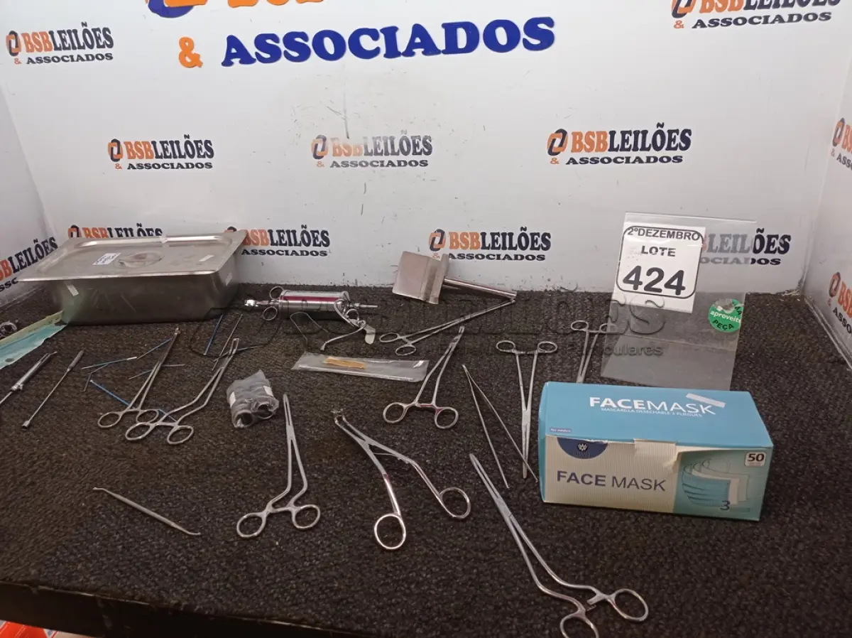 LOTE 424 - 01 LOTE COM MATERIAIS ODONTOLÓGICOS DIVERSOS. (NO ESTADO) ATENÇÃO! FAZER A VISITAÇÃO ANTES DE ARREMATAR, NÃO SABEMOS SE FUNCIONA. LEILÃO NÃO TEM GARANTIA E NEM DEVOLUÇÃO, SUJEITO A POSSÍVEIS AVARIAS VISÍVEIS/OCULTAS E/OU AUSÊNCIA DE COMPONENTES.
