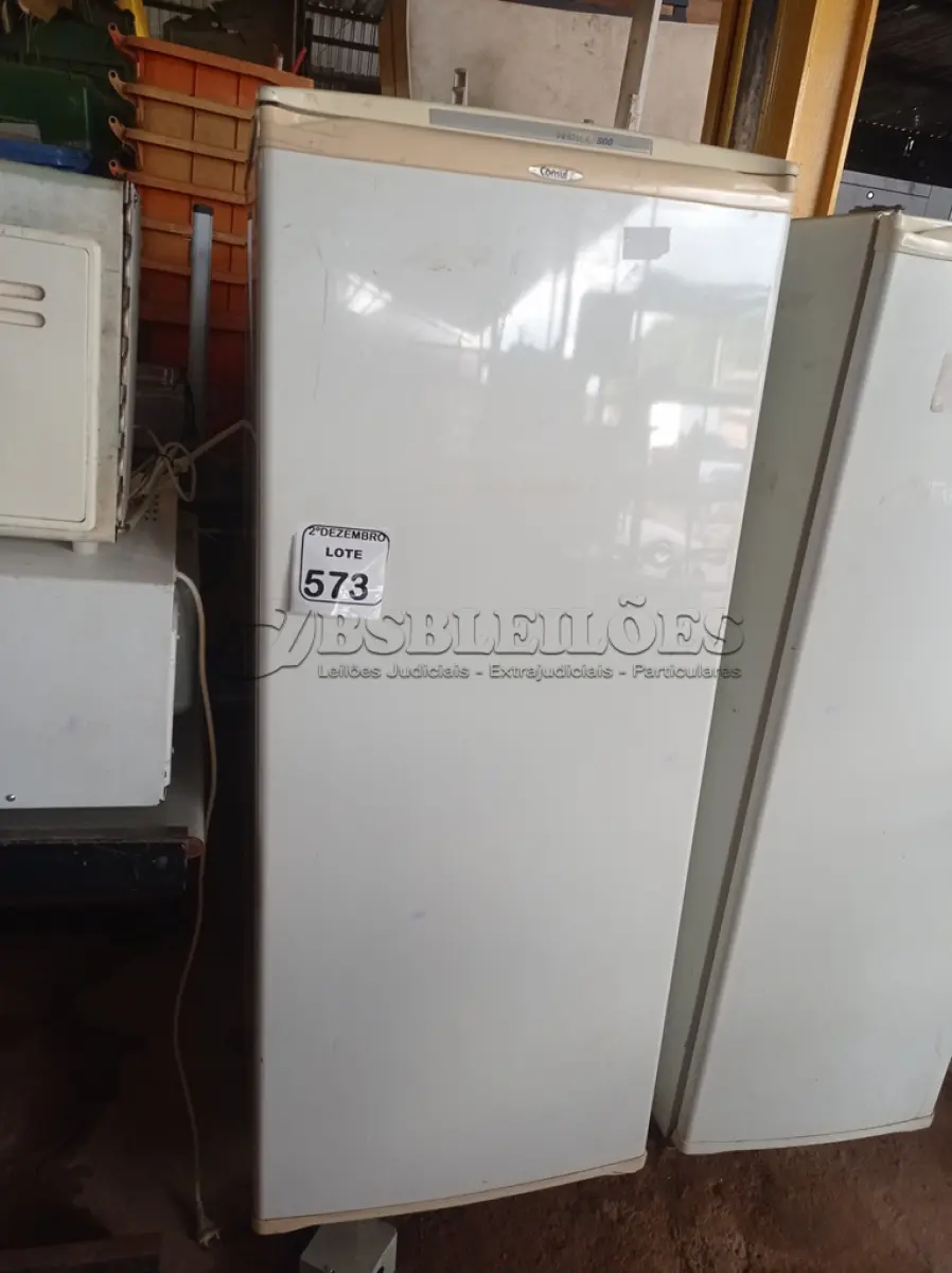 LOTE 573 - 01 GELADEIRA MARCA CONSUL 220V. (NO ESTADO) ATENÇÃO! FAZER A VISITAÇÃO ANTES DE ARREMATAR, NÃO SABEMOS SE FUNCIONA. LEILÃO NÃO TEM GARANTIA E NEM DEVOLUÇÃO, SUJEITO A POSSÍVEIS AVARIAS VISÍVEIS/OCULTAS E/OU AUSÊNCIA DE COMPONENTES.