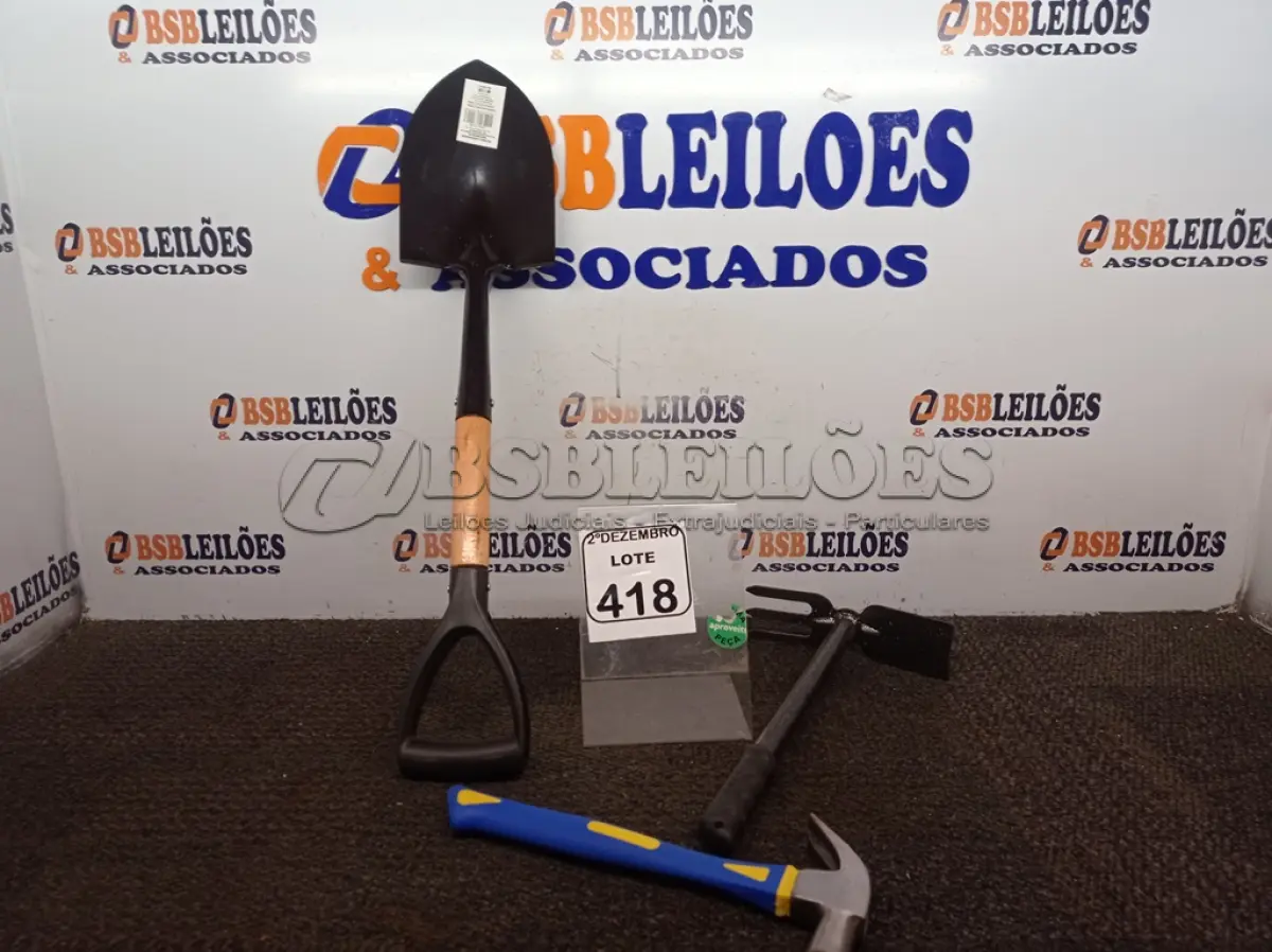 LOTE 418 - 01 MARTELO, 01 MINI PÁ E 01 SACHO P/JARDIM(NOVO). (NO ESTADO) ATENÇÃO! FAZER A VISITAÇÃO ANTES DE ARREMATAR, NÃO SABEMOS SE FUNCIONA. LEILÃO NÃO TEM GARANTIA E NEM DEVOLUÇÃO, SUJEITO A POSSÍVEIS AVARIAS VISÍVEIS/OCULTAS E/OU AUSÊNCIA DE COMPONENTES.