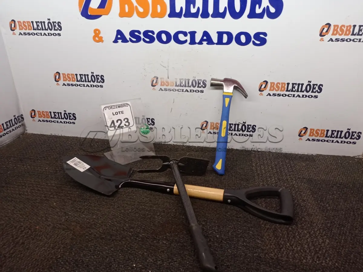 LOTE 423 - 01 MARTELO, 01 MINI PÁ E 01 SACHO P/JARDIM(NOVO). (NO ESTADO) ATENÇÃO! FAZER A VISITAÇÃO ANTES DE ARREMATAR, NÃO SABEMOS SE FUNCIONA. LEILÃO NÃO TEM GARANTIA E NEM DEVOLUÇÃO, SUJEITO A POSSÍVEIS AVARIAS VISÍVEIS/OCULTAS E/OU AUSÊNCIA DE COMPONENTES.