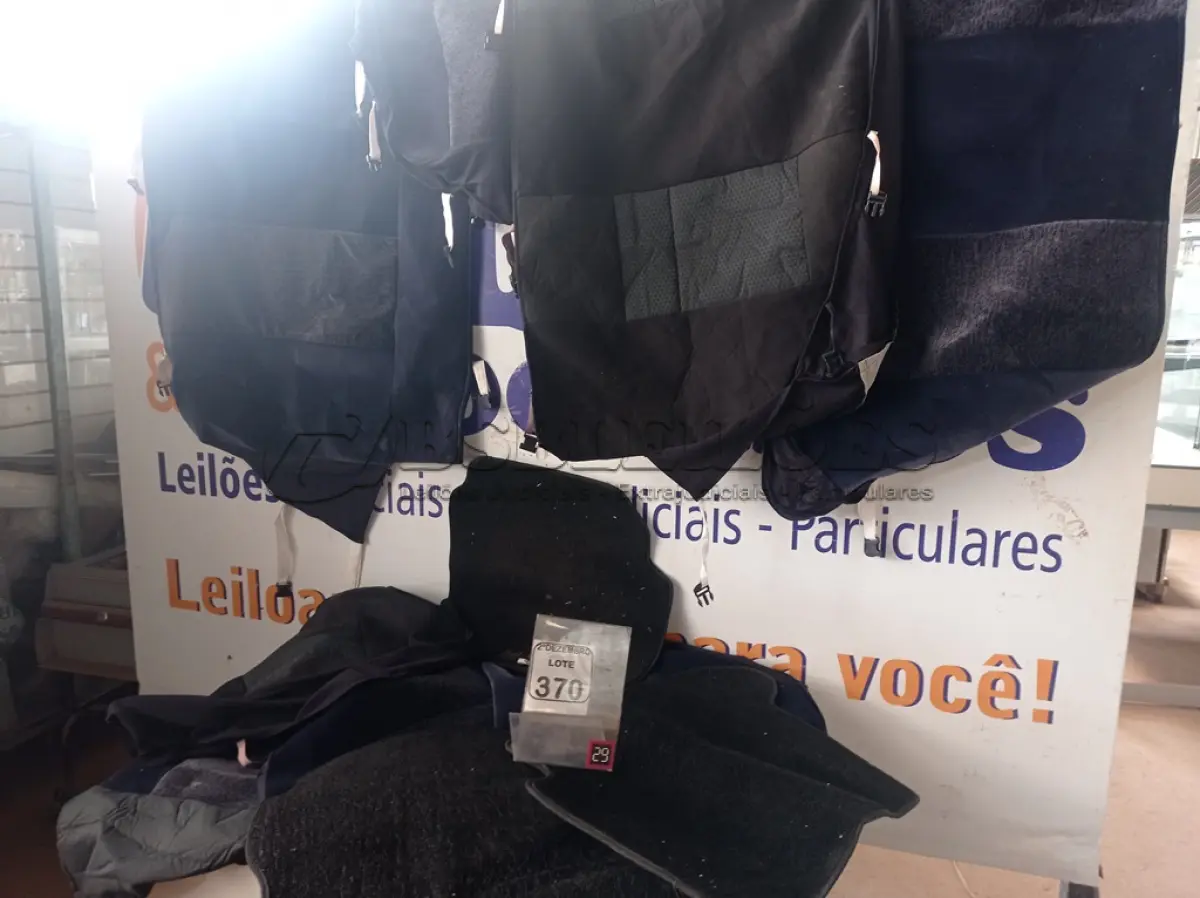 LOTE 370 - 01 LOTE C/VÁRIOS TAPETES E CAPAS DE BANCO VEICULAR. (NO ESTADO) ATENÇÃO! FAZER A VISITAÇÃO ANTES DE ARREMATAR, NÃO SABEMOS SE FUNCIONA. LEILÃO NÃO TEM GARANTIA E NEM DEVOLUÇÃO, SUJEITO A POSSÍVEIS AVARIAS VISÍVEIS/OCULTAS E/OU AUSÊNCIA DE COMPONENTES.