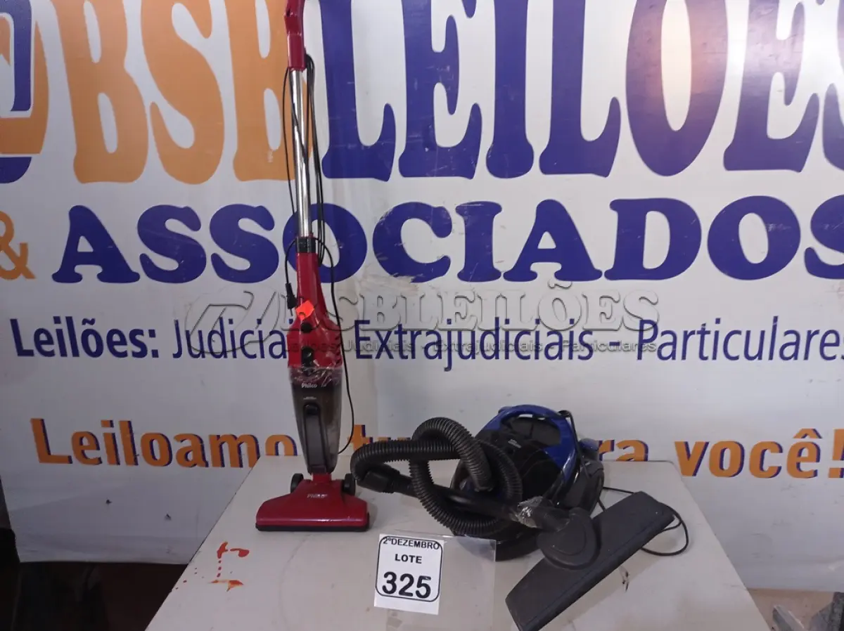 LOTE 325 - 02 ASPIRADORES DE PÓ MARCA PHILCO E BRITÂNIA. (NO ESTADO) ATENÇÃO! FAZER A VISITAÇÃO ANTES DE ARREMATAR, NÃO SABEMOS SE FUNCIONA. LEILÃO NÃO TEM GARANTIA E NEM DEVOLUÇÃO, SUJEITO A POSSÍVEIS AVARIAS VISÍVEIS/OCULTAS E/OU AUSÊNCIA DE COMPONENTES.