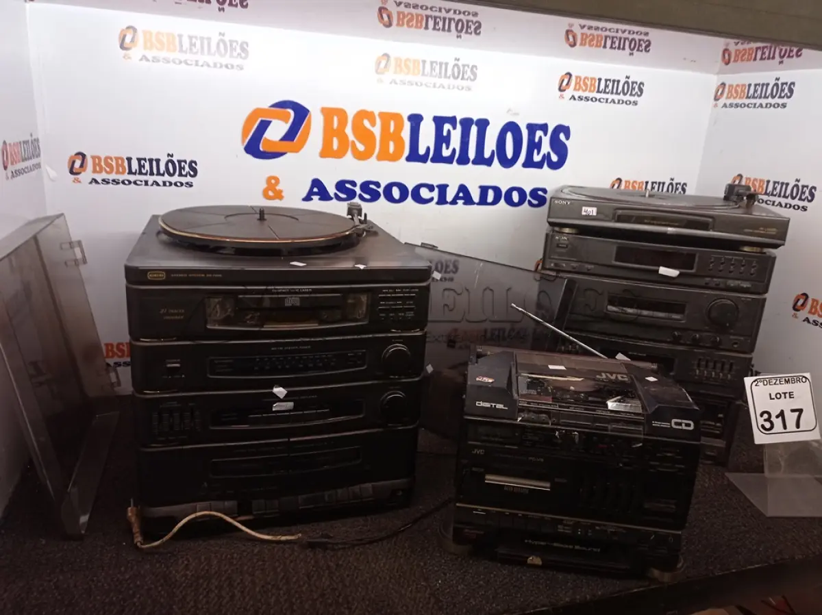 LOTE 317 - 02 TOCA DISCOS E 01 RECEIVER E 01 TOCA CDS C/AVARIAS MARCAS E MODELOS DIVERSOS. (NO ESTADO) ATENÇÃO! FAZER A VISITAÇÃO ANTES DE ARREMATAR, NÃO SABEMOS SE FUNCIONA. LEILÃO NÃO TEM GARANTIA E NEM DEVOLUÇÃO, SUJEITO A POSSÍVEIS AVARIAS VISÍVEIS/OCULTAS E/OU AUSÊNCIA DE COMPONENTES.