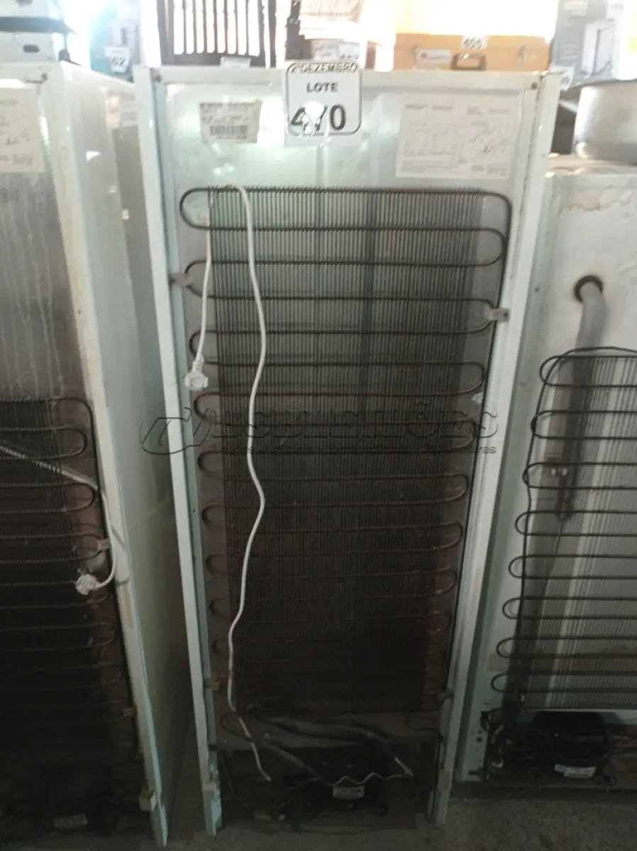 LOTE 470 - 01 FREEZER MARCA BOSCH 220V. (NO ESTADO) ATENÇÃO! FAZER A VISITAÇÃO ANTES DE ARREMATAR, NÃO SABEMOS SE FUNCIONA. LEILÃO NÃO TEM GARANTIA E NEM DEVOLUÇÃO, SUJEITO A POSSÍVEIS AVARIAS VISÍVEIS/OCULTAS E/OU AUSÊNCIA DE COMPONENTES.