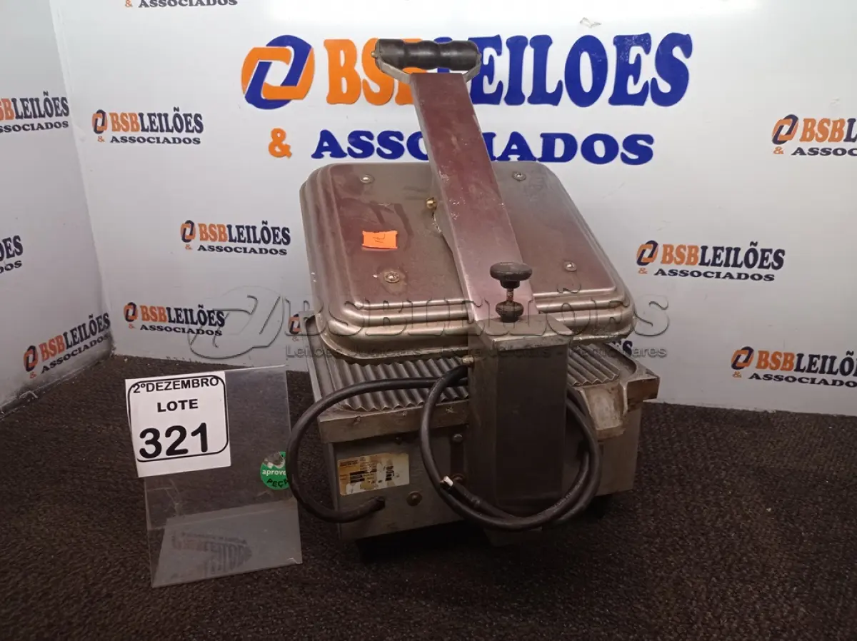 LOTE 321 - 01 SANDUICHEIRA ELÉTRICA INDUSTRIAL EM INOX. (NO ESTADO) ATENÇÃO! FAZER A VISITAÇÃO ANTES DE ARREMATAR, NÃO SABEMOS SE FUNCIONA. LEILÃO NÃO TEM GARANTIA E NEM DEVOLUÇÃO, SUJEITO A POSSÍVEIS AVARIAS VISÍVEIS/OCULTAS E/OU AUSÊNCIA DE COMPONENTES.