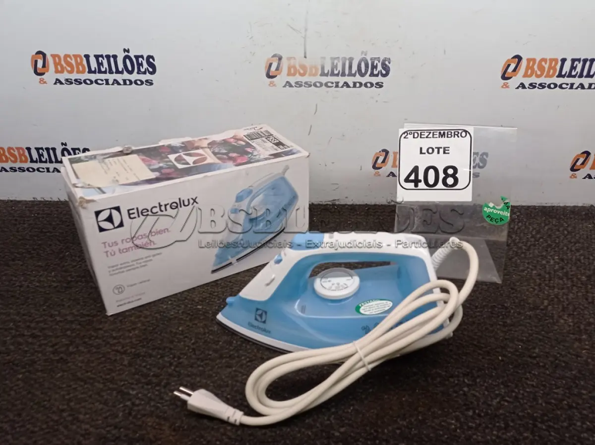 LOTE 408 - 01 FERRO A VAPOR P/ PASSAR ROUPAS ELECTROLUX COR BRANCA C/AZUL (NOVO). (NO ESTADO) ATENÇÃO! FAZER A VISITAÇÃO ANTES DE ARREMATAR, NÃO SABEMOS SE FUNCIONA. LEILÃO NÃO TEM GARANTIA E NEM DEVOLUÇÃO, SUJEITO A POSSÍVEIS AVARIAS VISÍVEIS/OCULTAS E/OU AUSÊNCIA DE COMPONENTES.