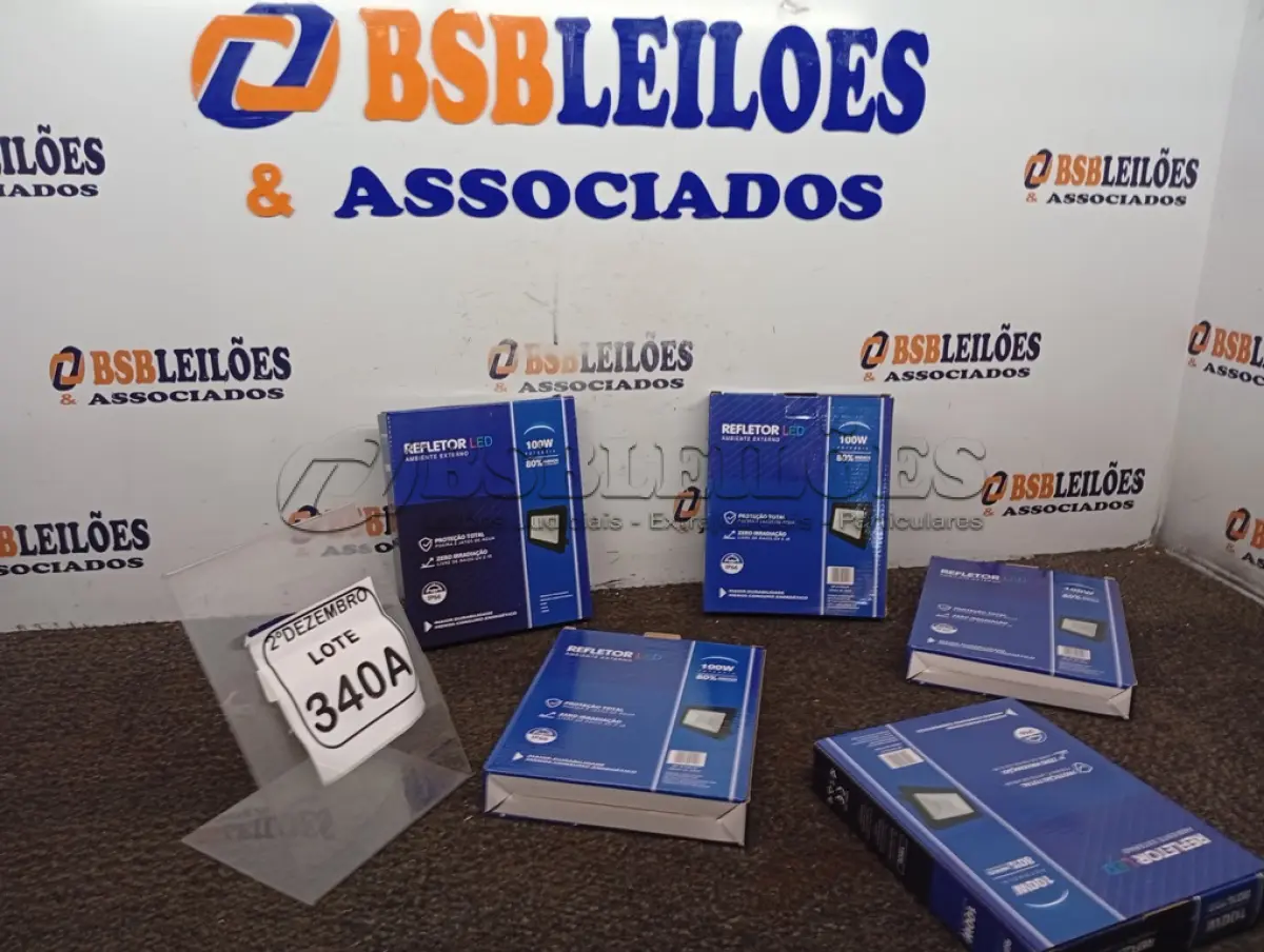 LOTE 340 - 05 REFLETORES LED AMBIENTE EXTERNO 100W. (NOVO), (NO ESTADO) ATENÇÃO! FAZER A VISITAÇÃO ANTES DE ARREMATAR, NÃO SABEMOS SE FUNCIONA. LEILÃO NÃO TEM GARANTIA E NEM DEVOLUÇÃO, SUJEITO A POSSÍVEIS AVARIAS VISÍVEIS/OCULTAS E/OU AUSÊNCIA DE COMPONENTES.