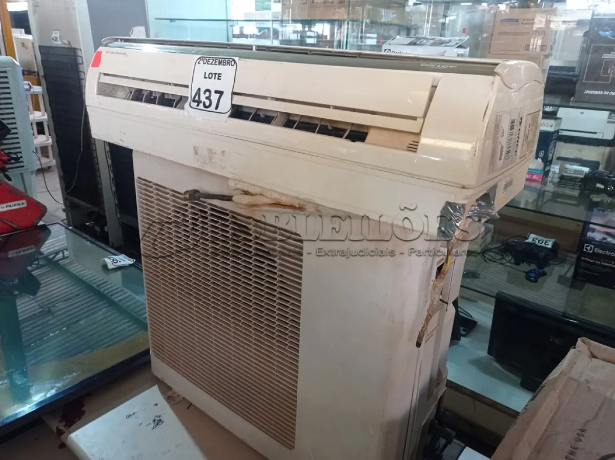 LOTE 437 - 01 CONDENSADORA E 01 EVAPORADORA MARCA GREE. (NO ESTADO) ATENÇÃO! FAZER A VISITAÇÃO ANTES DE ARREMATAR, NÃO SABEMOS SE FUNCIONA. LEILÃO NÃO TEM GARANTIA E NEM DEVOLUÇÃO, SUJEITO A POSSÍVEIS AVARIAS VISÍVEIS/OCULTAS E/OU AUSÊNCIA DE COMPONENTES.