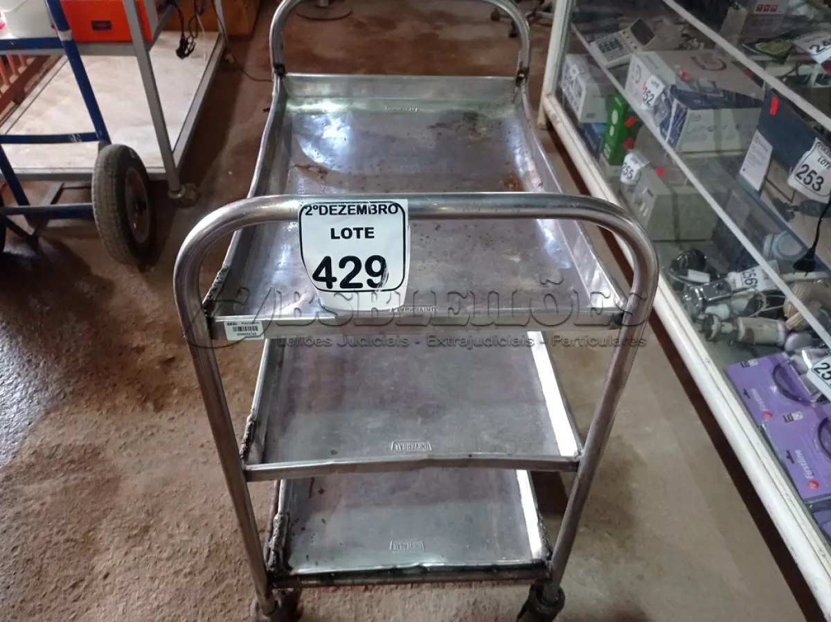 LOTE 429 - 01 CARRINHO EM INOX. (NO ESTADO) ATENÇÃO! FAZER A VISITAÇÃO ANTES DE ARREMATAR, NÃO SABEMOS SE FUNCIONA. LEILÃO NÃO TEM GARANTIA E NEM DEVOLUÇÃO, SUJEITO A POSSÍVEIS AVARIAS VISÍVEIS/OCULTAS E/OU AUSÊNCIA DE COMPONENTES.