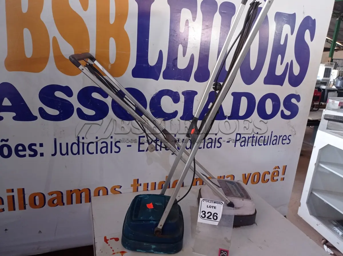 LOTE 326 - 02 ENCERADEIRAS ANTIGAS MARCA ELECTROLUX. (NO ESTADO) ATENÇÃO! FAZER A VISITAÇÃO ANTES DE ARREMATAR, NÃO SABEMOS SE FUNCIONA. LEILÃO NÃO TEM GARANTIA E NEM DEVOLUÇÃO, SUJEITO A POSSÍVEIS AVARIAS VISÍVEIS/OCULTAS E/OU AUSÊNCIA DE COMPONENTES.