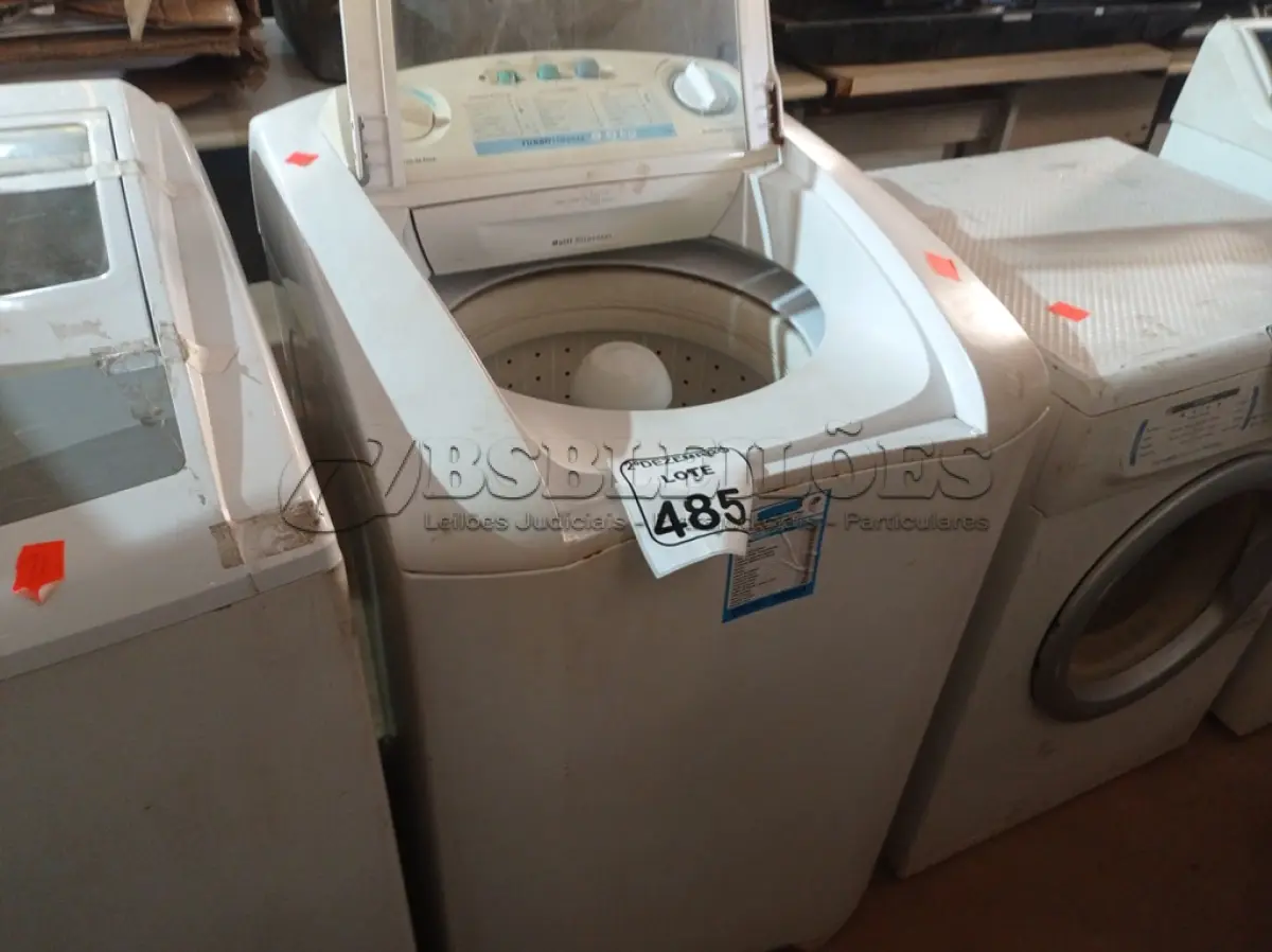 LOTE 485 - 01 MÁQUINA DE LAVAR MARCA ELECTROLUX 8KG 110V. (NO ESTADO) ATENÇÃO! FAZER A VISITAÇÃO ANTES DE ARREMATAR, NÃO SABEMOS SE FUNCIONA. LEILÃO NÃO TEM GARANTIA E NEM DEVOLUÇÃO, SUJEITO A POSSÍVEIS AVARIAS VISÍVEIS/OCULTAS E/OU AUSÊNCIA DE COMPONENTES.