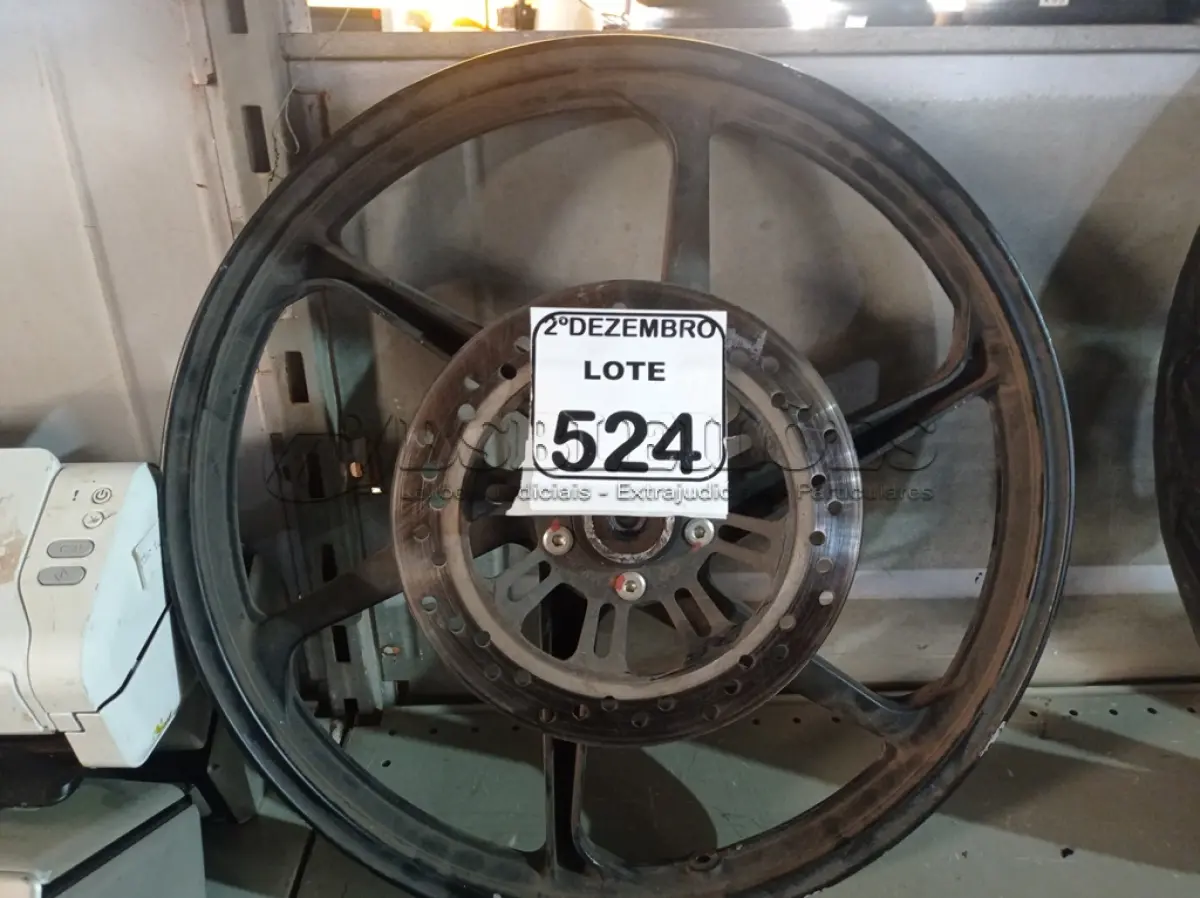 LOTE 524 - 01 RODA P/MOTO ARO “18. PARA HONDA 150 E 160 CILINDRADAS. (NO ESTADO) ATENÇÃO! FAZER A VISITAÇÃO ANTES DE ARREMATAR, NÃO SABEMOS SE FUNCIONA. LEILÃO NÃO TEM GARANTIA E NEM DEVOLUÇÃO, SUJEITO A POSSÍVEIS AVARIAS VISÍVEIS/OCULTAS E/OU AUSÊNCIA DE COMPONENTES.