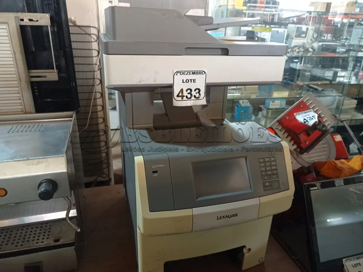 LOTE 433 - 01 IMPRESSORA MILTIFUNCIONAL MODELO X748TL MARCA LEXMARK. (NO ESTADO) ATENÇÃO! FAZER A VISITAÇÃO ANTES DE ARREMATAR, NÃO SABEMOS SE FUNCIONA. LEILÃO NÃO TEM GARANTIA E NEM DEVOLUÇÃO, SUJEITO A POSSÍVEIS AVARIAS VISÍVEIS/OCULTAS E/OU AUSÊNCIA DE COMPONENTES.