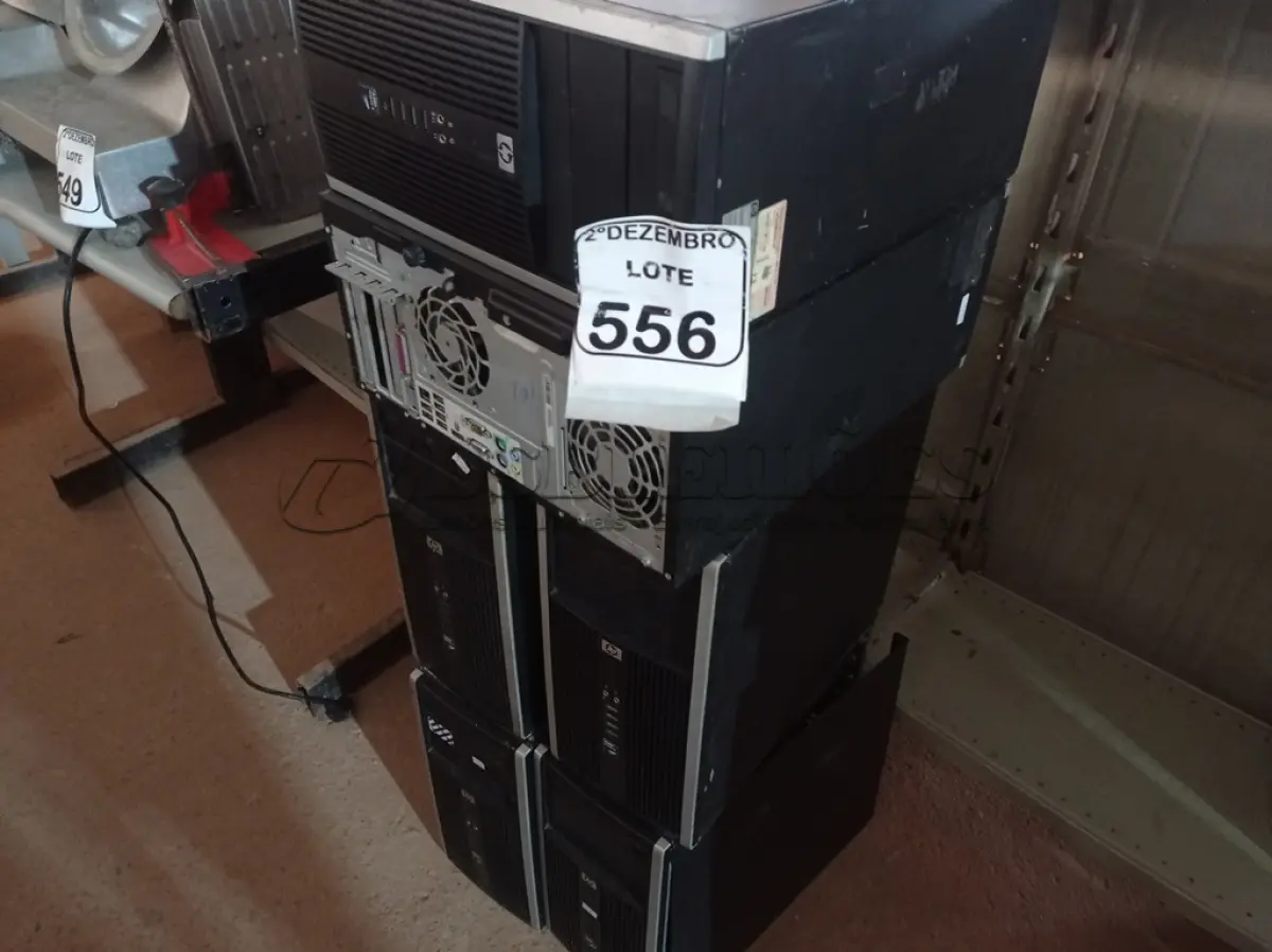 LOTE 556 - 06 CPUS MARCA HP. (NO ESTADO) ATENÇÃO! FAZER A VISITAÇÃO ANTES DE ARREMATAR, NÃO SABEMOS SE FUNCIONA. LEILÃO NÃO TEM GARANTIA E NEM DEVOLUÇÃO, SUJEITO A POSSÍVEIS AVARIAS VISÍVEIS/OCULTAS E/OU AUSÊNCIA DE COMPONENTES.