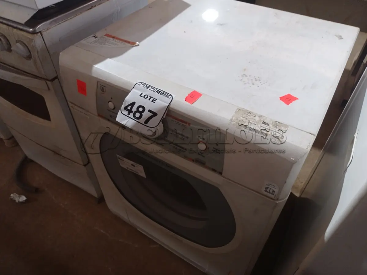 LOTE 487 - 01 MÁQUINA DE LAVAR MARCA BRASTEMP. (NO ESTADO) ATENÇÃO! FAZER A VISITAÇÃO ANTES DE ARREMATAR, NÃO SABEMOS SE FUNCIONA. LEILÃO NÃO TEM GARANTIA E NEM DEVOLUÇÃO, SUJEITO A POSSÍVEIS AVARIAS VISÍVEIS/OCULTAS E/OU AUSÊNCIA DE COMPONENTES.