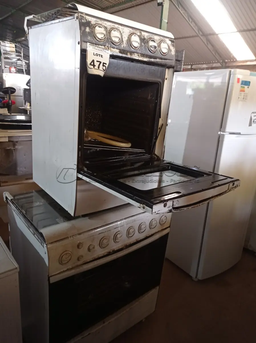 LOTE 475 - 01 FOGÃO 04 BOCAS MARCA CONTINENTAL E 01 FOGÃO 06 BOCAS MARCA DAKO. (NO ESTADO) ATENÇÃO! FAZER A VISITAÇÃO ANTES DE ARREMATAR, NÃO SABEMOS SE FUNCIONA. LEILÃO NÃO TEM GARANTIA E NEM DEVOLUÇÃO, SUJEITO A POSSÍVEIS AVARIAS VISÍVEIS/OCULTAS E/OU AUSÊNCIA DE COMPONENTES.