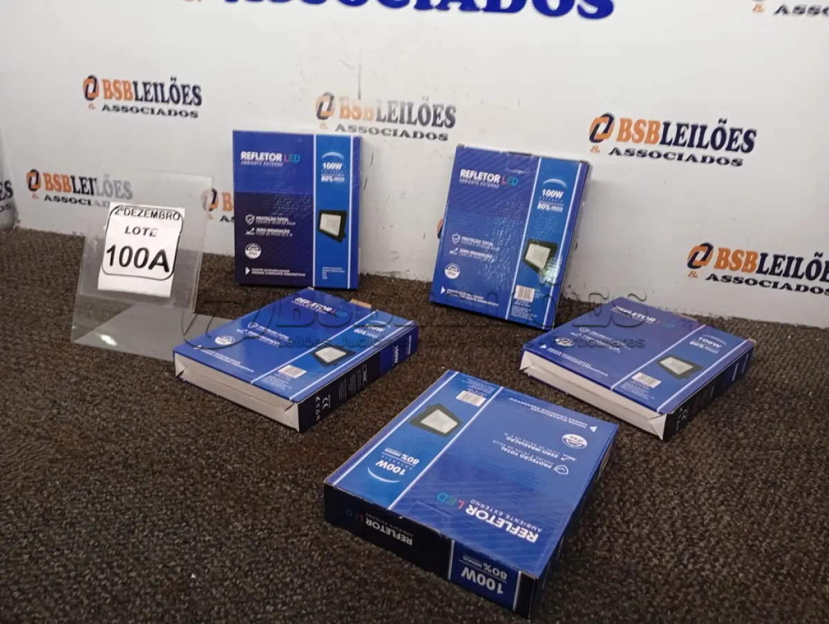 LOTE 100 - 05 REFLETORES LED AMBIENTE EXTERNO 100W. (NOVO), (NO ESTADO) ATENÇÃO! FAZER A VISITAÇÃO ANTES DE ARREMATAR, NÃO SABEMOS SE FUNCIONA. LEILÃO NÃO TEM GARANTIA E NEM DEVOLUÇÃO, SUJEITO A POSSÍVEIS AVARIAS VISÍVEIS/OCULTAS E/OU AUSÊNCIA DE COMPONENTES.