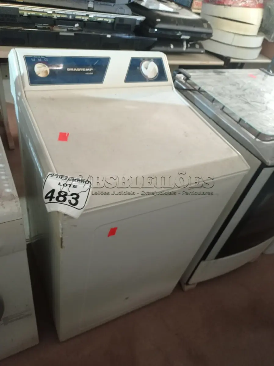 LOTE 483 - 01 MÁQUINA DE LAVAR MARCA BRASTEMP 10KG 110V. (NO ESTADO) ATENÇÃO! FAZER A VISITAÇÃO ANTES DE ARREMATAR, NÃO SABEMOS SE FUNCIONA. LEILÃO NÃO TEM GARANTIA E NEM DEVOLUÇÃO, SUJEITO A POSSÍVEIS AVARIAS VISÍVEIS/OCULTAS E/OU AUSÊNCIA DE COMPONENTES.
