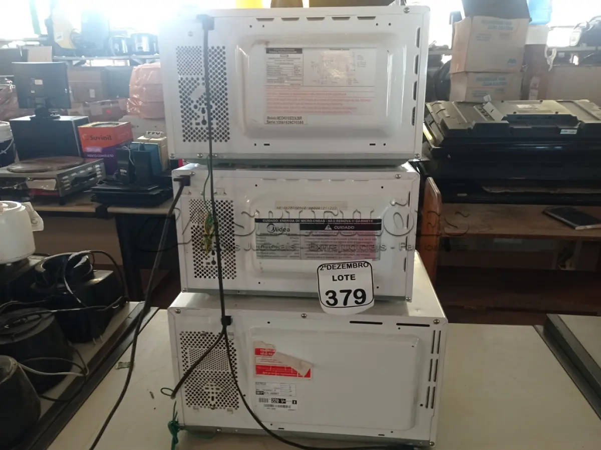 LOTE 379 - 03 MICROONDAS MARCAS E MODELOS DIVERSOS C/PRATO. (NO ESTADO) ATENÇÃO! FAZER A VISITAÇÃO ANTES DE ARREMATAR, NÃO SABEMOS SE FUNCIONA. LEILÃO NÃO TEM GARANTIA E NEM DEVOLUÇÃO, SUJEITO A POSSÍVEIS AVARIAS VISÍVEIS/OCULTAS E/OU AUSÊNCIA DE COMPONENTES.