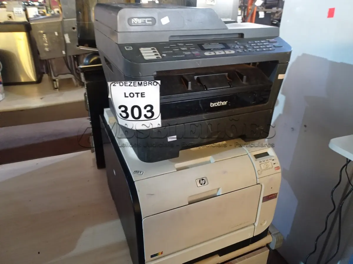 LOTE 303 - 02 IMPRESSORAS MARCAS E MODELOS DIVERSOS SENDO UMA MULTIFUNCIONAL. (NO ESTADO) ATENÇÃO! FAZER A VISITAÇÃO ANTES DE ARREMATAR, NÃO SABEMOS SE FUNCIONA. LEILÃO NÃO TEM GARANTIA E NEM DEVOLUÇÃO, SUJEITO A POSSÍVEIS AVARIAS VISÍVEIS/OCULTAS E/OU AUSÊNCIA DE COMPONENTES.