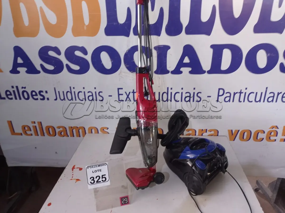 LOTE 325 - 02 ASPIRADORES DE PÓ MARCA PHILCO E BRITÂNIA. (NO ESTADO) ATENÇÃO! FAZER A VISITAÇÃO ANTES DE ARREMATAR, NÃO SABEMOS SE FUNCIONA. LEILÃO NÃO TEM GARANTIA E NEM DEVOLUÇÃO, SUJEITO A POSSÍVEIS AVARIAS VISÍVEIS/OCULTAS E/OU AUSÊNCIA DE COMPONENTES.