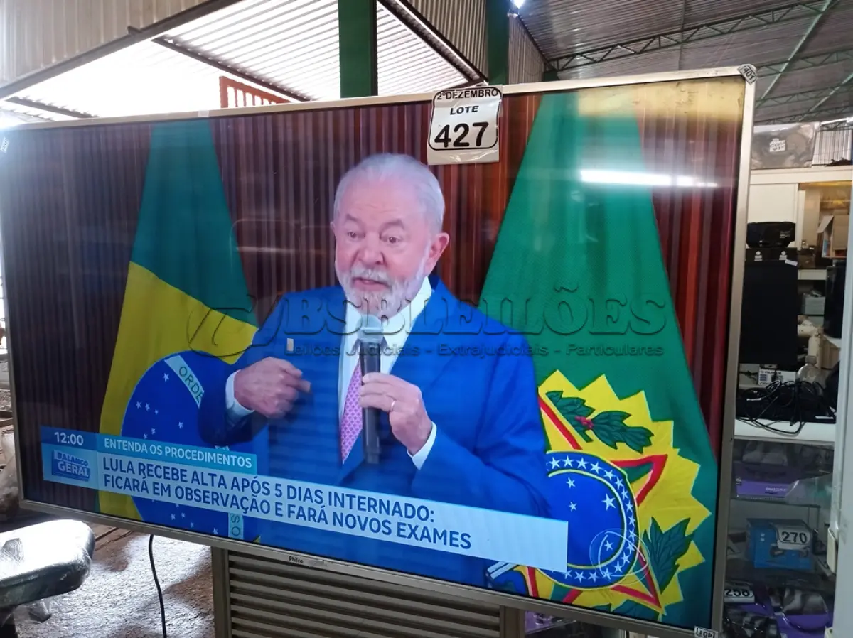 LOTE 427 - 01 TV 55” MARCA PHILCO. (NO ESTADO) ATENÇÃO! FAZER A VISITAÇÃO ANTES DE ARREMATAR, NÃO SABEMOS SE FUNCIONA. LEILÃO NÃO TEM GARANTIA E NEM DEVOLUÇÃO, SUJEITO A POSSÍVEIS AVARIAS VISÍVEIS/OCULTAS E/OU AUSÊNCIA DE COMPONENTES.