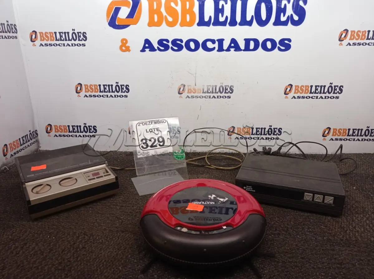 LOTE 329 - 01 SECRETARIA ELETRÔNICA MARCA CCE, 01 RECEPTOR GENERAL INSTRUMENT E 01 ASPIRADOR ROBÔ P/RETIRADA DE PEÇAS. (NO ESTADO) ATENÇÃO! FAZER A VISITAÇÃO ANTES DE ARREMATAR, NÃO SABEMOS SE FUNCIONA. LEILÃO NÃO TEM GARANTIA E NEM DEVOLUÇÃO, SUJEITO A POSSÍVEIS AVARIAS VISÍVEIS/OCULTAS E/OU AUSÊNCIA DE COMPONENTES.