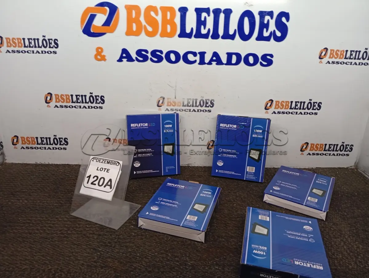 LOTE 120 - 05 REFLETORES LED AMBIENTE EXTERNO 100W. (NOVO), (NO ESTADO) ATENÇÃO! FAZER A VISITAÇÃO ANTES DE ARREMATAR, NÃO SABEMOS SE FUNCIONA. LEILÃO NÃO TEM GARANTIA E NEM DEVOLUÇÃO, SUJEITO A POSSÍVEIS AVARIAS VISÍVEIS/OCULTAS E/OU AUSÊNCIA DE COMPONENTES.