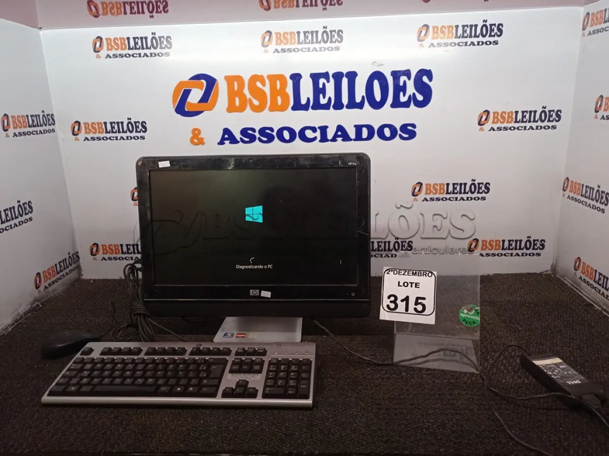LOTE 315 - 01 ALL IN ONE MARCA HP C/FONTE. (NO ESTADO) ATENÇÃO! FAZER A VISITAÇÃO ANTES DE ARREMATAR, NÃO SABEMOS SE FUNCIONA. LEILÃO NÃO TEM GARANTIA E NEM DEVOLUÇÃO, SUJEITO A POSSÍVEIS AVARIAS VISÍVEIS/OCULTAS E/OU AUSÊNCIA DE COMPONENTES.