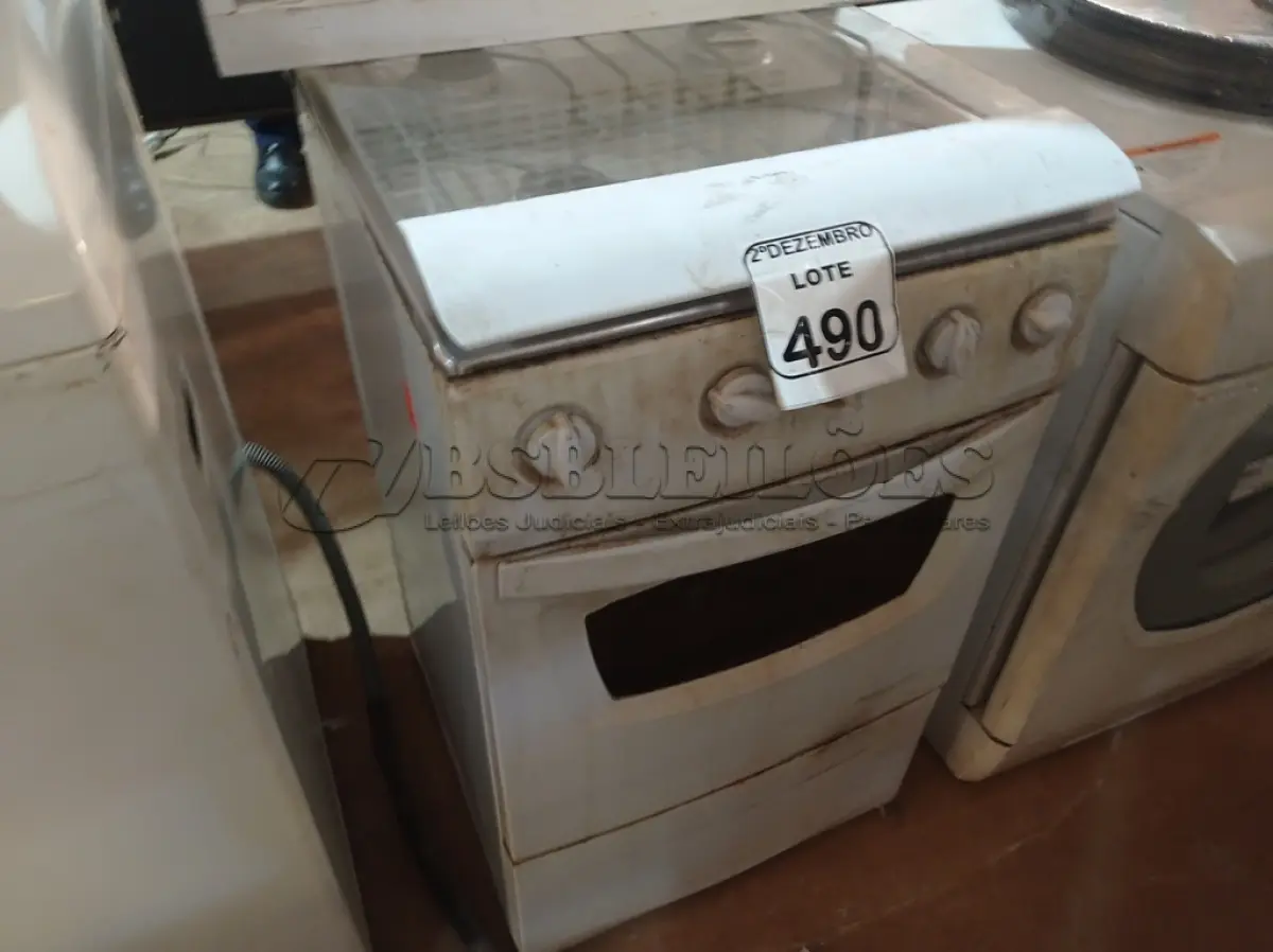 LOTE 490 - 01 FOGÃO A GÁS 04 BOCAS E 01 SUGGAR. (NO ESTADO) ATENÇÃO! FAZER A VISITAÇÃO ANTES DE ARREMATAR, NÃO SABEMOS SE FUNCIONA. LEILÃO NÃO TEM GARANTIA E NEM DEVOLUÇÃO, SUJEITO A POSSÍVEIS AVARIAS VISÍVEIS/OCULTAS E/OU AUSÊNCIA DE COMPONENTES.
