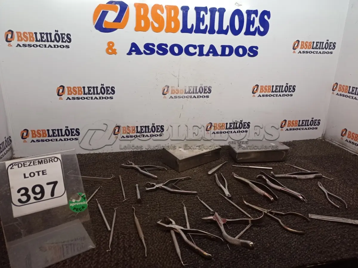 LOTE 397 - 01 LOTE C/MATERIAIS ODONTOLÓGICOS DIVERSOS. (NO ESTADO) ATENÇÃO! FAZER A VISITAÇÃO ANTES DE ARREMATAR, NÃO SABEMOS SE FUNCIONA. LEILÃO NÃO TEM GARANTIA E NEM DEVOLUÇÃO, SUJEITO A POSSÍVEIS AVARIAS VISÍVEIS/OCULTAS E/OU AUSÊNCIA DE COMPONENTES.