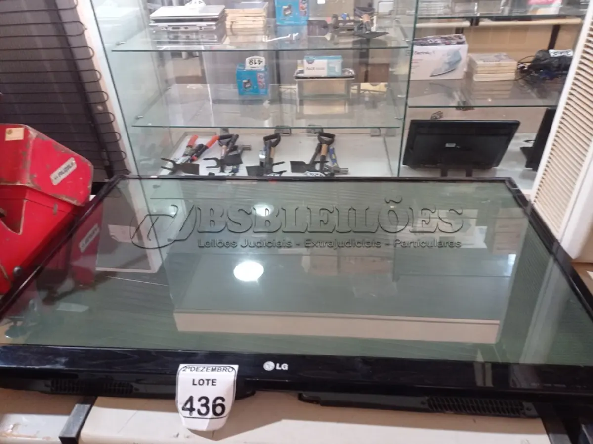 LOTE 436 - 01 TV 50” MARCA LG. (NO ESTADO) ATENÇÃO! FAZER A VISITAÇÃO ANTES DE ARREMATAR, NÃO SABEMOS SE FUNCIONA. LEILÃO NÃO TEM GARANTIA E NEM DEVOLUÇÃO, SUJEITO A POSSÍVEIS AVARIAS VISÍVEIS/OCULTAS E/OU AUSÊNCIA DE COMPONENTES.