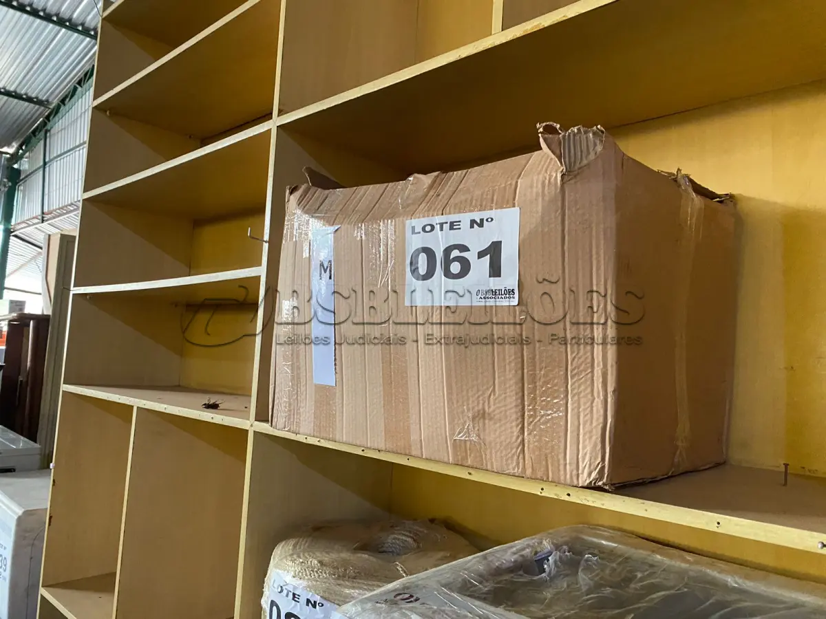 LOTE 061 - 01 - MICRO-ONDAS ELECTROLUX 110V (NO ESTADO, NÃO SABEMOS SE FUNCIONA. LEILÃO NÃO TEM GARANTIA E NEM DEVOLUÇÃO, SUJEITO A POSSÍVEIS AVARIAS VISÍVEIS/OCULTAS E/OU AUSÊNCIA DE COMPONENTES)
